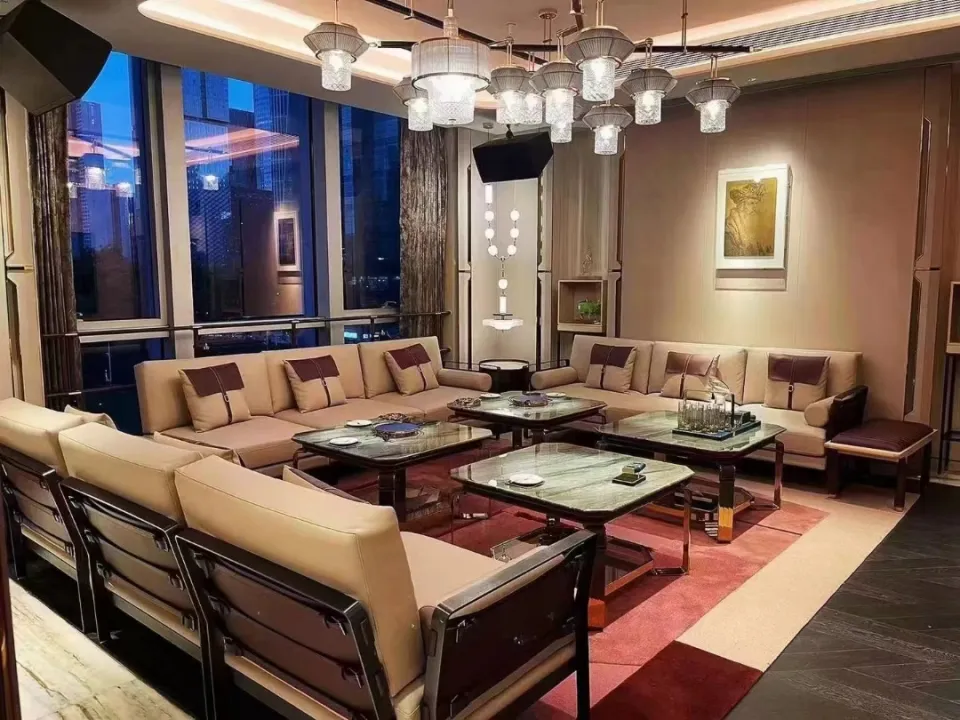 南宁新东方（原格莱美）商务KTV，从地铁口到门口的这两分钟够你从逛街模式换到唱歌模式