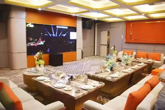 南宁新东方（原格莱美）商务KTV的麦克风线在和你玩躲猫猫